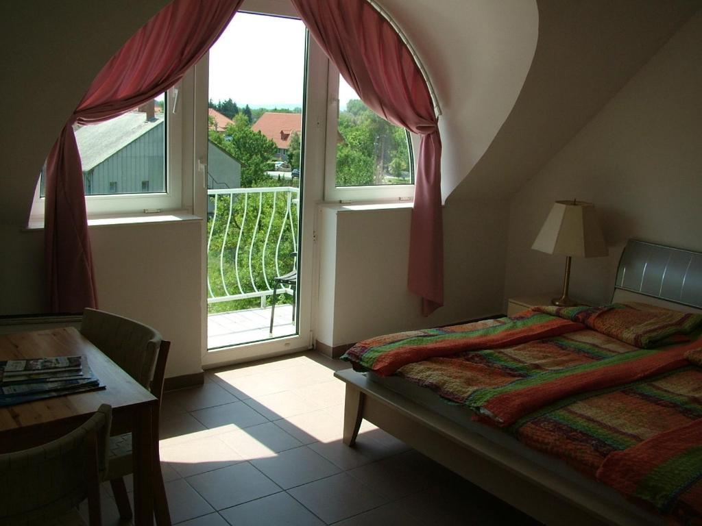 Zoldhaz Bio Panzio Hotel Gyenesdias Bilik gambar