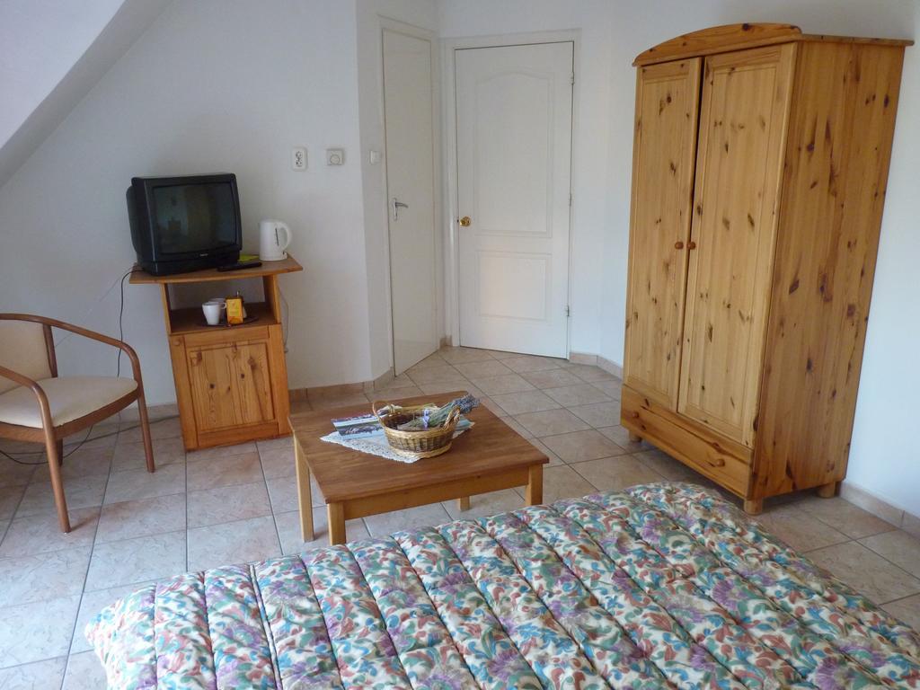 Zoldhaz Bio Panzio Hotel Gyenesdias Luaran gambar