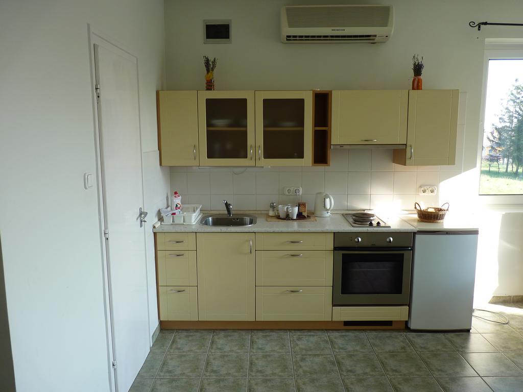 Zoldhaz Bio Panzio Hotel Gyenesdias Luaran gambar